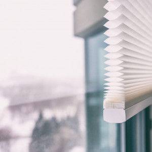 Home blinds - cordless cellular honeycomb pleated shade modern shades on apartment windows. Automated curtains blind